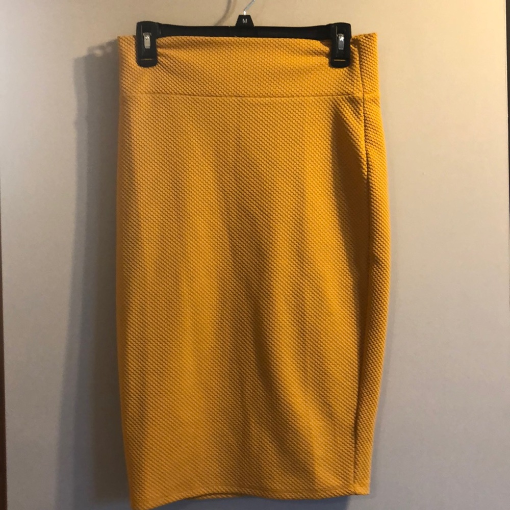 Mustard fitted skirt